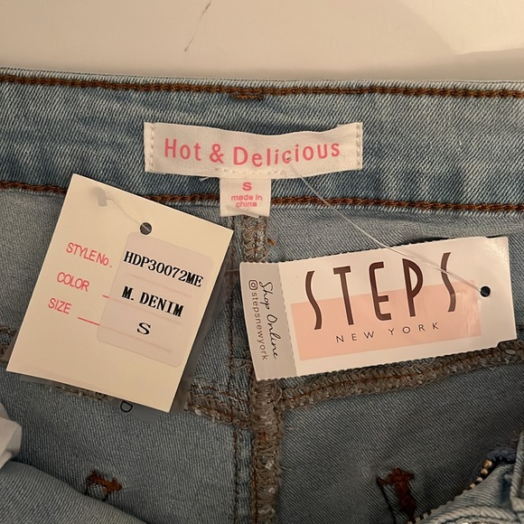 Jean shorts with rhinestones - Picture 3 of 4